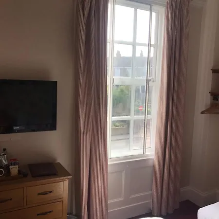 The Apple House 4*