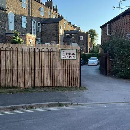 The Apple House 4* York