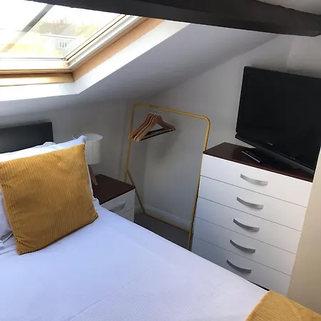 The Apple House 4*