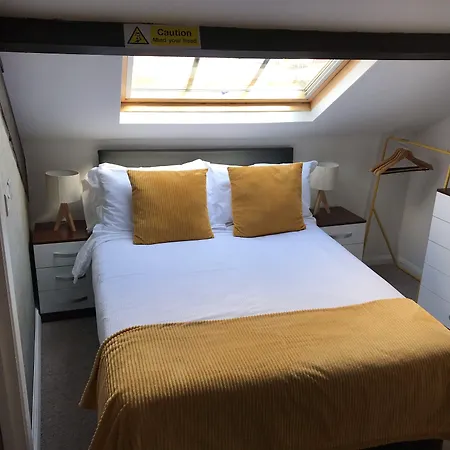 The Apple House 4*