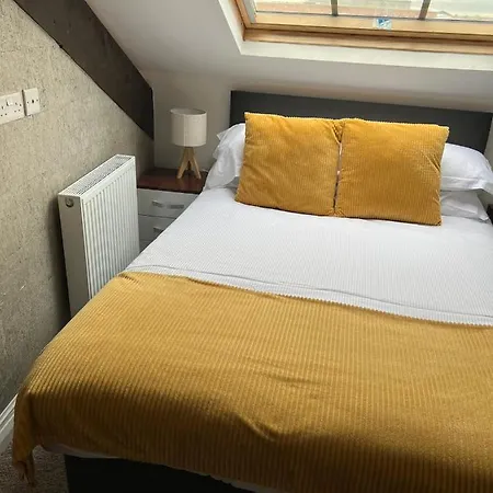 The Apple House 4*