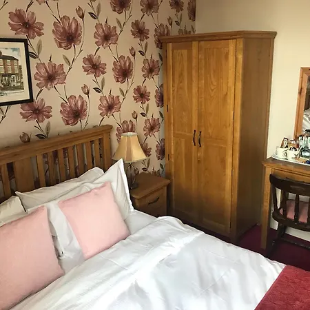 The Apple House 4*