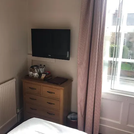 The Apple House Pensión 4*