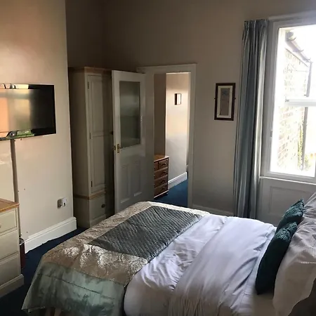 The Apple House 4*